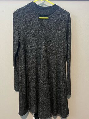 Iz Byer Black Heather Knit V-Neck Midi Dress